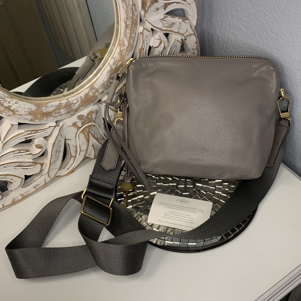 ✨ Fossil Leather Crossbody